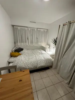 Un ou plusieurs lits dans un hébergement de l'établissement Studio équipé Paris 20e