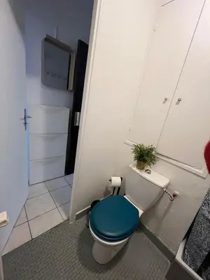 Salle de bains dans l'établissement Studio équipé Paris 20e