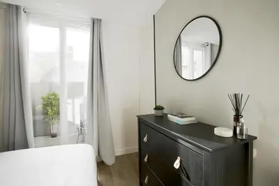 Un ou plusieurs lits dans un hébergement de l'établissement Stay in a Designer Apartment with Private Terrace