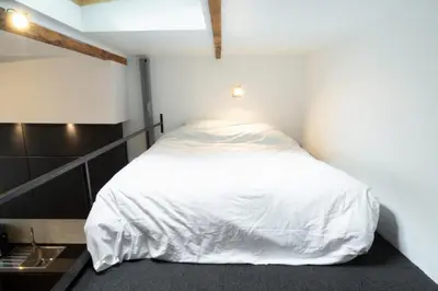 Un ou plusieurs lits dans un hébergement de l'établissement Studio 5 mn from Arc de triomphe - Champs-Élysées