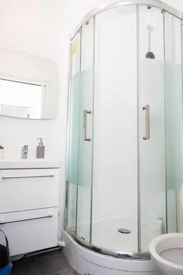 Salle de bains dans l'établissement Studio Stade de France 2 pour 2 personnes