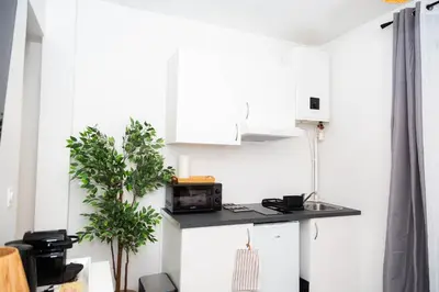 Cuisine ou kitchenette dans l'établissement Studio Stade de France 2 pour 2 personnes