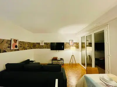 Télévision ou salle de divertissement dans l'établissement Studio Palais des Congrès Maillot Paris