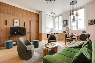 Télévision ou salle de divertissement dans l'établissement Luxury Paris, paisible, 2 chambres, toute commodités