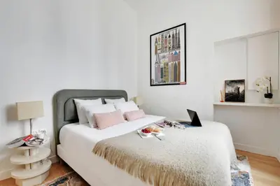 Un ou plusieurs lits dans un hébergement de l'établissement Luxury Paris, paisible, 2 chambres, toute commodités