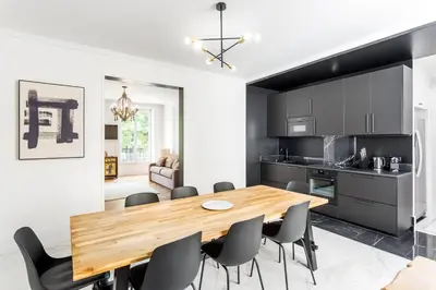 Cuisine ou kitchenette dans l'établissement The black Swan