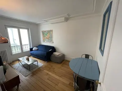 Coin salon dans l'établissement Charming and bright flat in a very convenient area
