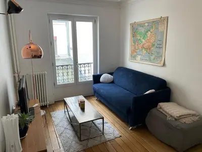 Coin salon dans l'établissement Charming and bright flat in a very convenient area