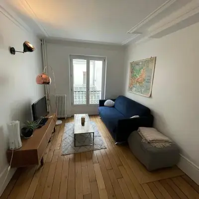 Charming and bright flat in a very convenient area