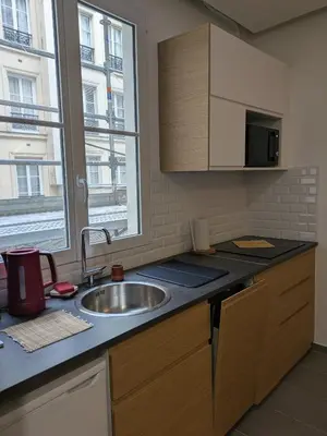 Cuisine ou kitchenette dans l'établissement Charming apartment - famous Marais neighborhood