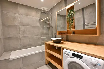 Salle de bains dans l'établissement Charmant appartement Neuilly-sur-seine- II