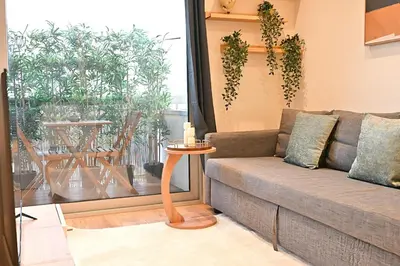 Coin salon dans l'établissement Charmant appartement Neuilly-sur-seine- II