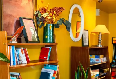 Bibliothèque dans l'appart'hôtel