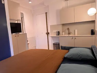Cuisine ou kitchenette dans l'établissement Studio Eiffel Tower view