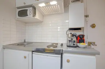 Plan de l'établissement Splendid Studio Apartment Quartier Les Marais Free Netflix