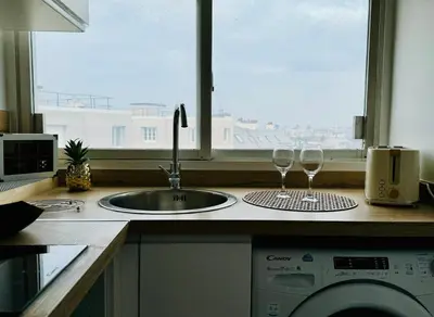 Cuisine ou kitchenette dans l'établissement Cosy flat with view