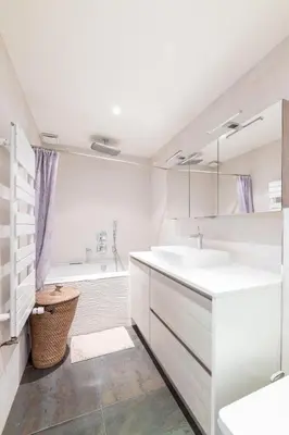 Salle de bains dans l'établissement PARIS PASSY Spacieux 2 Chambres Balcon