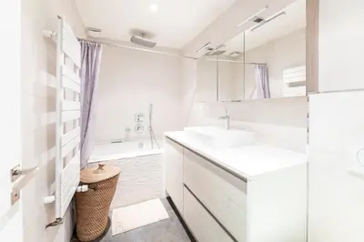 Salle de bains dans l'établissement PARIS PASSY Spacieux 2 Chambres Balcon