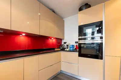 Cuisine ou kitchenette dans l'établissement PARIS PASSY Spacieux 2 Chambres Balcon