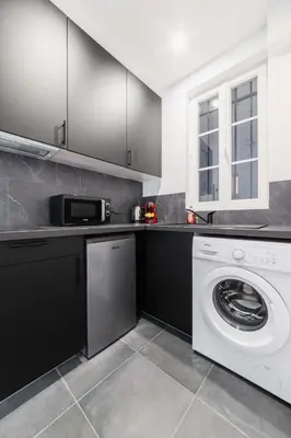 Cuisine ou kitchenette dans l'établissement Appartement service Studio au Coeur du 19e - 2P