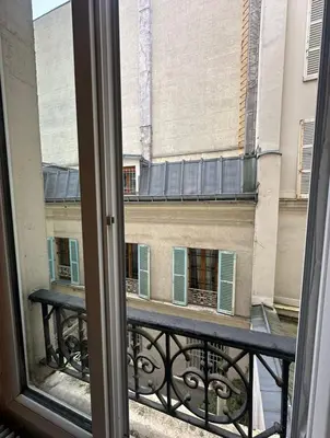 Balcon ou terrasse dans l'établissement Bel appartement près de la Place de la République
