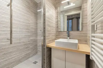 Salle de bains dans l'établissement Strata