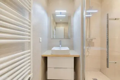 Salle de bains dans l'établissement Strata