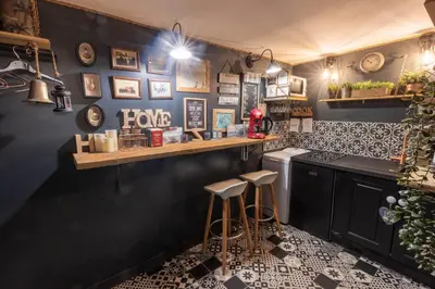 Cuisine ou kitchenette dans l'établissement Eiffel Tower area