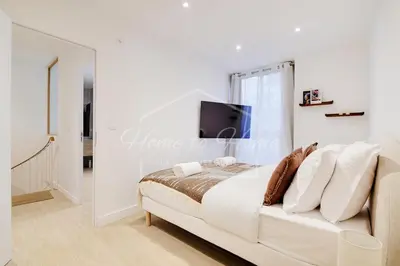 Télévision ou salle de divertissement dans l'établissement Luxury Stay & Spacious