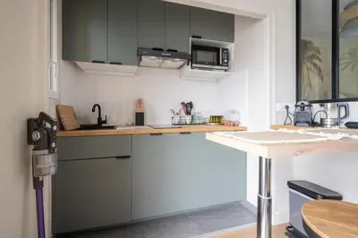 Cuisine ou kitchenette dans l'établissement Studio with balcony - Paris 17e