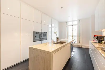 Cuisine ou kitchenette dans l'établissement Le Victor Hugo