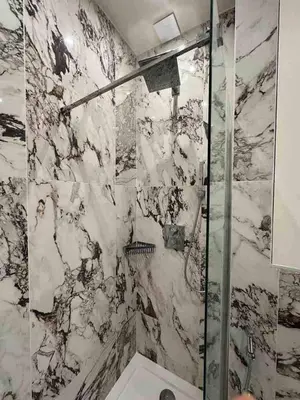 Salle de bains dans l'établissement Le Victor Hugo
