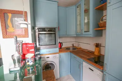 Cuisine ou kitchenette dans l'établissement Bright pied-à-terre Eiffel Tower 4 people