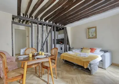 Un ou plusieurs lits dans un hébergement de l'établissement Typical & Charming flat near St Germain - Mid-term