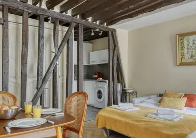 Un ou plusieurs lits dans un hébergement de l'établissement Typical & Charming flat near St Germain - Mid-term