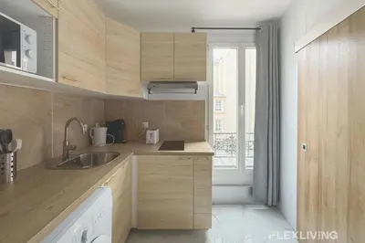 Cuisine ou kitchenette dans l'établissement Flexliving - studio - Faubourg Saint-Antoine