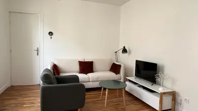 Télévision ou salle de divertissement dans l'établissement Charmant 2 pièces calme proche Paris