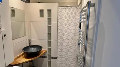Salle de bains dans l'établissement Charmant 2 pièces calme proche Paris