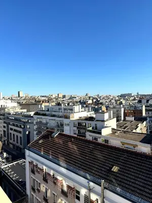 Vue générale sur Paris ou vue de la ville depuis l'appartement