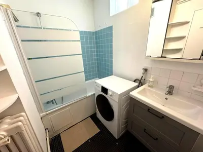 Salle de bains dans l'établissement Nid douillet et convivial à Gambetta, Paris 20ème