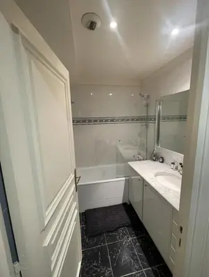 Salle de bains dans l'établissement Duplex Tour Eiffel