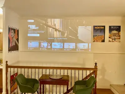 Télévision ou salle de divertissement dans l'établissement Duplex Tour Eiffel