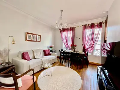 Coin salon dans l'établissement Charmant Appartement 16eme