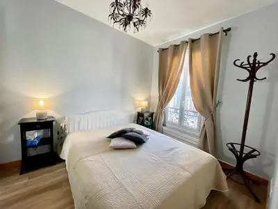 Un ou plusieurs lits dans un hébergement de l'établissement Charmant Appartement 16eme