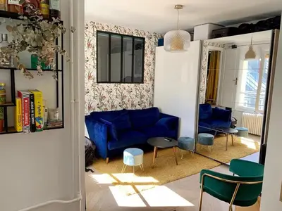 Coin salon dans l'établissement New & cosy beautiful apt close Marais!
