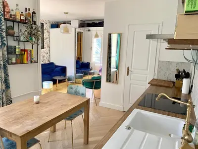 Cuisine ou kitchenette dans l'établissement New & cosy beautiful apt close Marais!