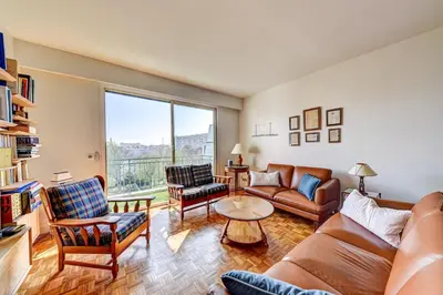 Coin salon dans l'établissement Comfort, bright and view Eiffel Tower - Levallois