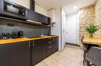 Cuisine ou kitchenette dans l'établissement AC & Duplex Close to Eiffel Tower - 20 min Away