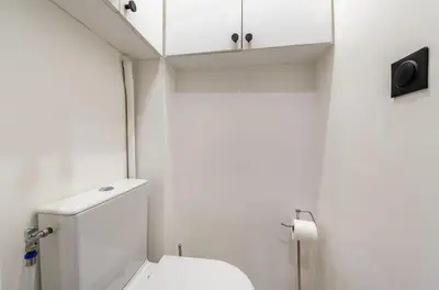 Salle de bains dans l'établissement AC & Duplex Close to Eiffel Tower - 20 min Away