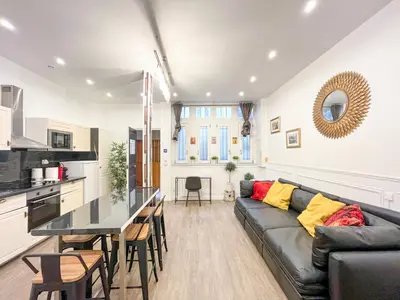 Cuisine ou kitchenette dans l'établissement Urban Flat 101 - Maire